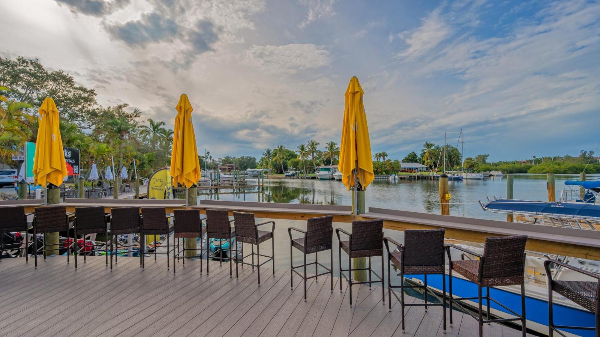 All-New Waterfront With Balcony,Pool,Tiki Bar,Gym Сарасота Екстериор снимка