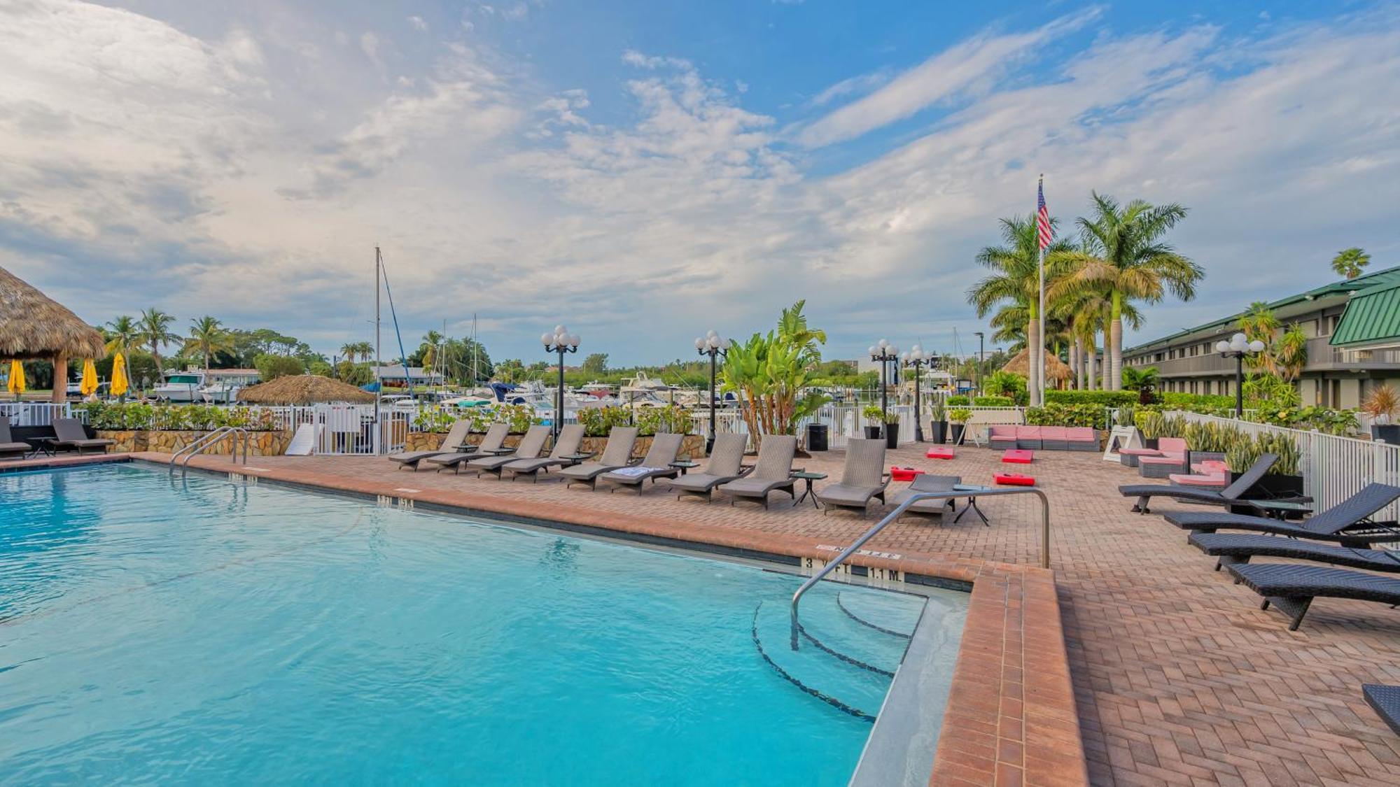 All-New Waterfront With Balcony,Pool,Tiki Bar,Gym Сарасота Екстериор снимка