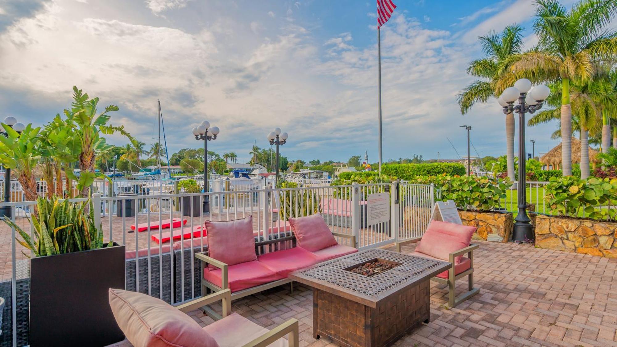 All-New Waterfront With Balcony,Pool,Tiki Bar,Gym Сарасота Екстериор снимка