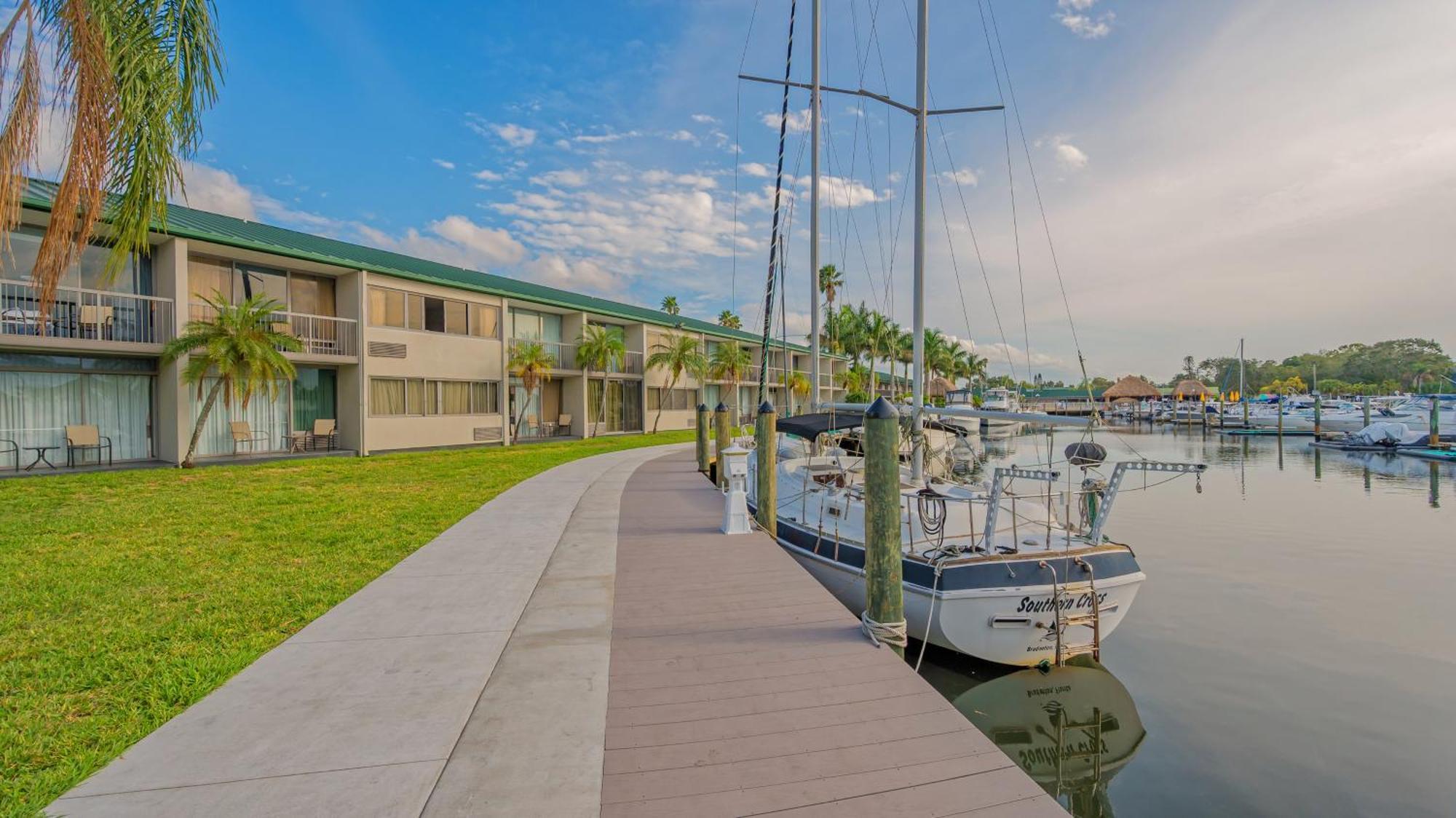 All-New Waterfront With Balcony,Pool,Tiki Bar,Gym Сарасота Екстериор снимка